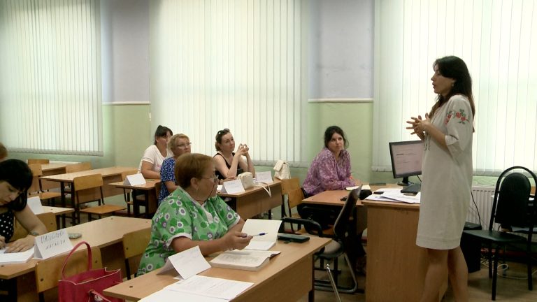 /Видео/ Бесплатные курсы румынского языка пользуются спросом у жителей автономии /Видео/ Бесплатные курсы румынского языка пользуются спросом у жителей автономии