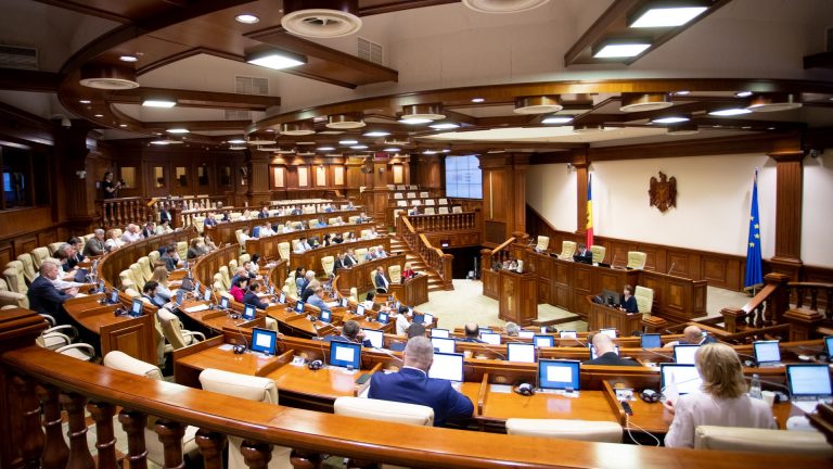 Парламент Молдовы принял бюджет на 2024 год во втором чтении