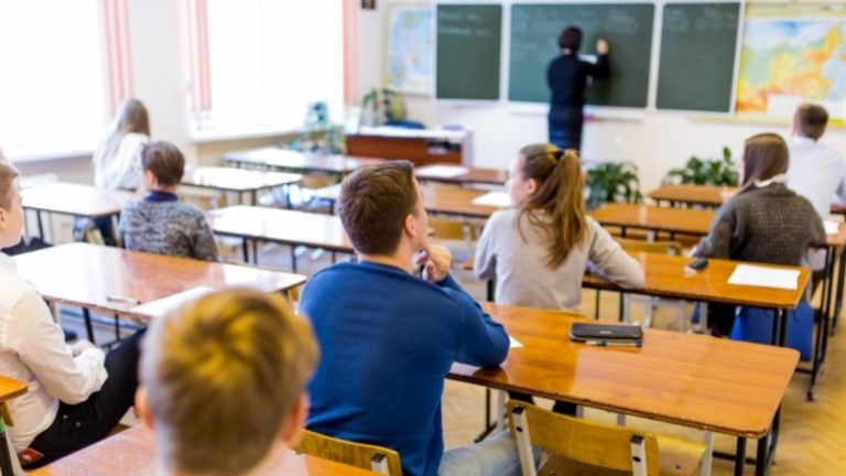 Ученики, которые повысят свой средний балл за семестр, смогут получить премии до 4 тыс. леев Ученики, которые повысят свой средний балл за семестр, смогут получить премии до 4 тыс. леев