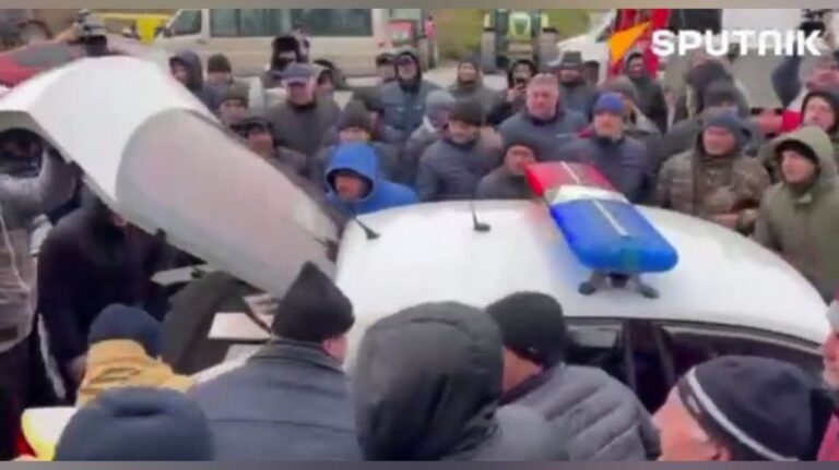 Протесты фермеров: Против участников завели уголовное дело из-за потасовки с полицейскими Протесты фермеров: Против участников завели уголовное дело из-за потасовки с полицейскими
