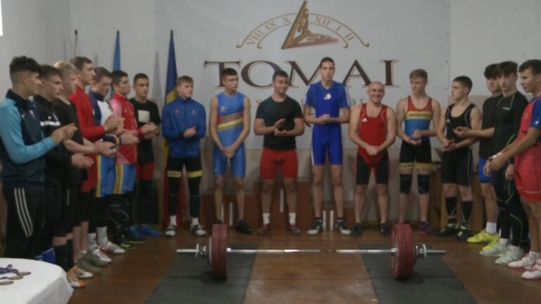 /Видео/ В Комрате прошел двухдневный открытый чемпионат Гагаузии по тяжелой атлетике /Видео/ В Комрате прошел двухдневный открытый чемпионат Гагаузии по тяжелой атлетике