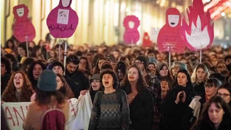 /Фото, видео/ В Италии проходят массовые протесты из-за убийства 22-летней студентки
