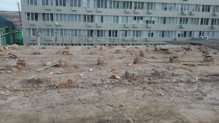 /Фото/ В Комрате при поддержке властей Гагаузии восстанавливают крышу многоквартирного дома /Фото/ В Комрате при поддержке властей Гагаузии восстанавливают крышу многоквартирного дома