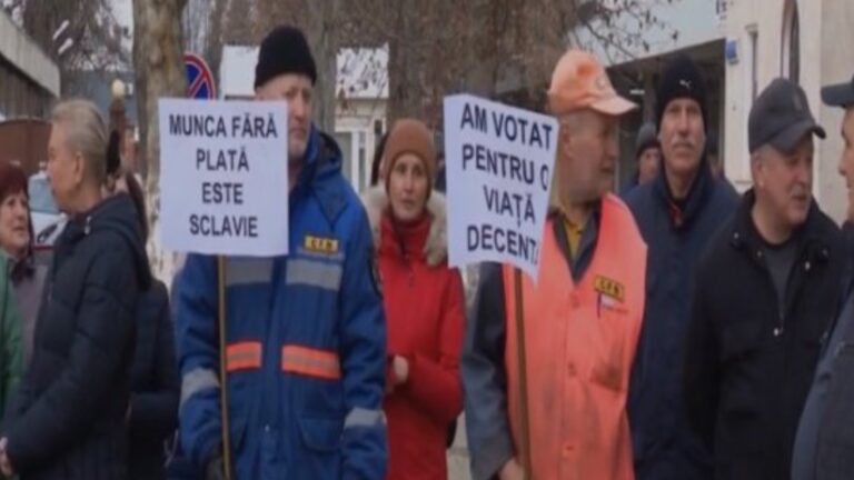 Сотрудники ЖДМ не получают заработную плату почти три месяца Сотрудники ЖДМ не получают заработную плату почти три месяца