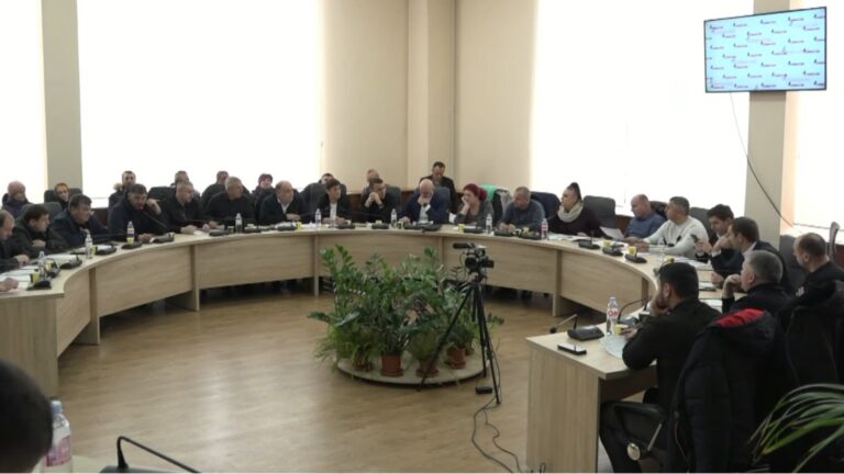 /Видео/ Мунсоветников Комрата ознакомили с правилами проведения заседаний
