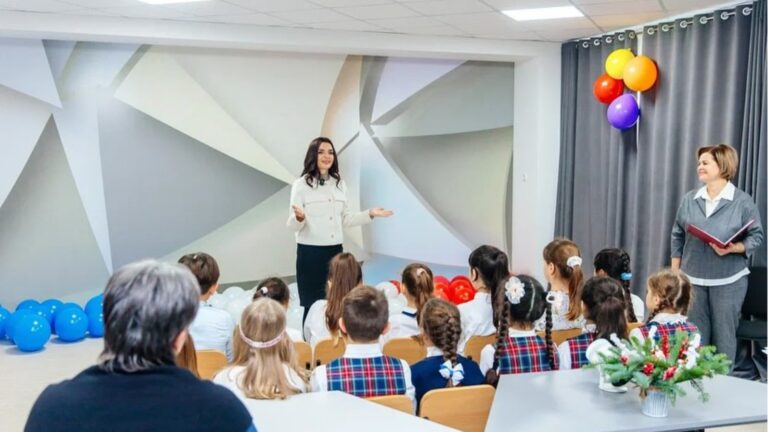 Башкан поздравила коллектив и учащихся гимназии села Кирсово с годовщиной образования школы Башкан поздравила коллектив и учащихся гимназии села Кирсово с годовщиной образования школы