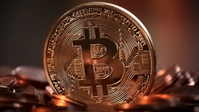 Стоимость биткоина превысила 40 тыс. долларов впервые с апреля 2022 года