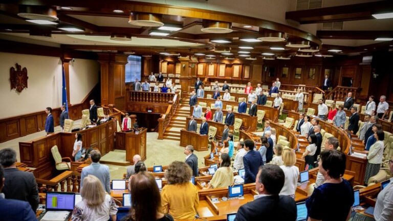 На поездки депутатов потрачено более 3 млн леев. Кто из парламентариев путешествовал больше всего? На поездки депутатов потрачено более 3 млн леев. Кто из парламентариев путешествовал больше всего?