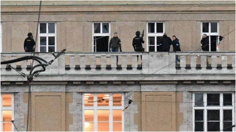 /Фото, видео/ В Праге в университете произошла стрельба. Погибли по меньшей мере 14 человек, еще 25 ранены /Фото, видео/ В Праге в университете произошла стрельба. Погибли по меньшей мере 14 человек, еще 25 ранены