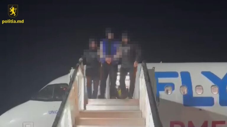 /Видео/ Из России в Молдову экстрадировали мужчину. Он находился в международном розыске за убийство /Видео/ Из России в Молдову экстрадировали мужчину. Он находился в международном розыске за убийство