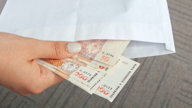 Минтруда: Около 200 тыс. работников в Молдове получают зарплаты в конвертах Минтруда: Около 200 тыс. работников в Молдове получают зарплаты в конвертах