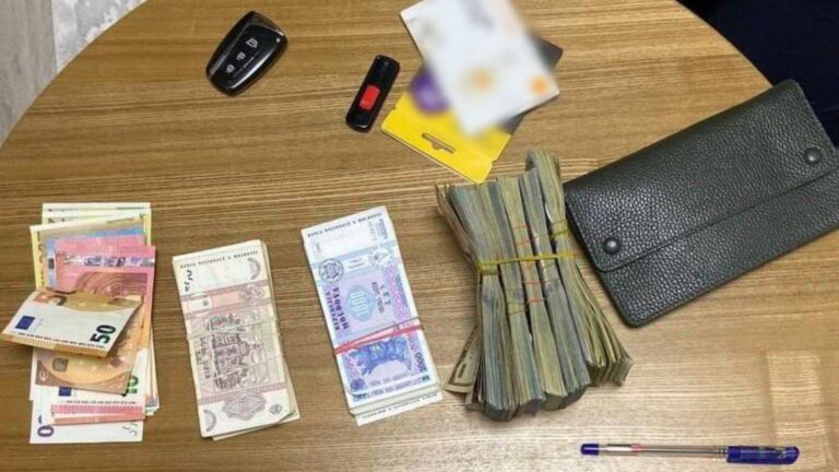 В Кишиневе задержали мошенника, который вымогал деньги по схеме «родственник попал в ДТП» В Кишиневе задержали мошенника, который вымогал деньги по схеме «родственник попал в ДТП»