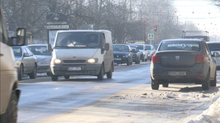 /Видео/ Полиция призывает соблюдать правила дорожного движения в период гололедицы