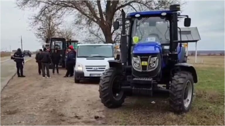 /Видео/ Полиция задержала гагаузских фермеров, следовавших на протест в Кагул /Видео/ Полиция задержала гагаузских фермеров, следовавших на протест в Кагул