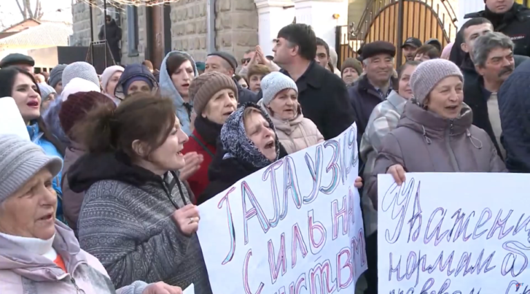 /Видео/ «Верим в справедливое решение суда». У здания КС прошла мирная акция в поддержку участников процесса /Видео/ «Верим в справедливое решение суда». У здания КС прошла мирная акция в поддержку участников процесса