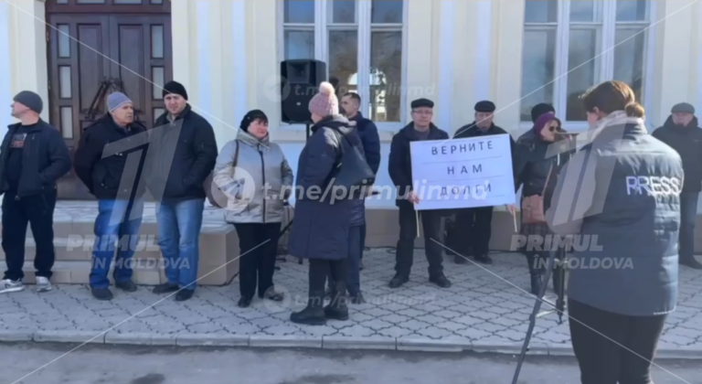/Видео/ «Верните нам долги». В Бессарабке сотрудники ЖДМ собираются на акцию протеста /Видео/ «Верните нам долги». В Бессарабке сотрудники ЖДМ собираются на акцию протеста