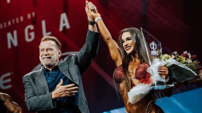 /Видео/ Культуристка из Молдовы заняла первое место на соревнованиях «Arnold Classic». Ей вручил награду Шварценеггер /Видео/ Культуристка из Молдовы заняла первое место на соревнованиях «Arnold Classic». Ей вручил награду Шварценеггер