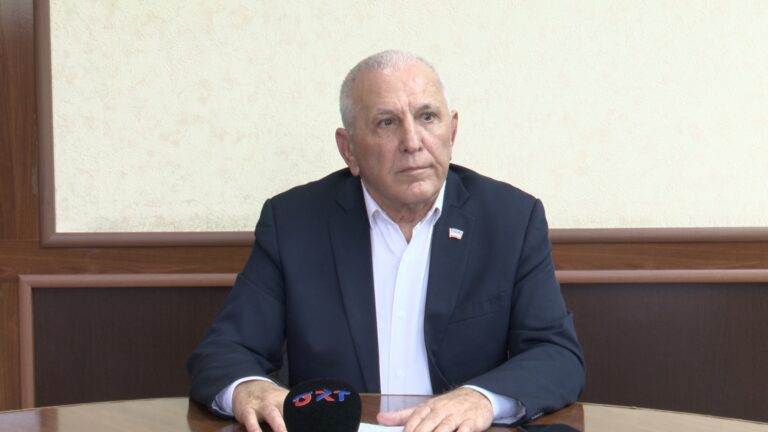 /Видео/ Надбавки для жителей автономии, ситуация с GRT. Спикер НСГ Дмитрий Константинов провел брифинг 