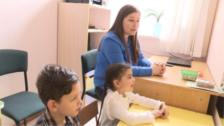/Видео/ «Работа с детьми – мое призвание». Логопед Наталья Меша помогает преодолевать звуковые барьеры /Видео/ «Работа с детьми – мое призвание». Логопед Наталья Меша помогает преодолевать звуковые барьеры