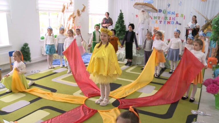 /Видео/ В детском саду «Ивушка» мун. Комрат представили сказку на гагаузском языке  