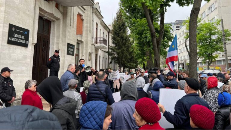 /Видео/ 26 апреля перед зданием СТР собралась общественность в поддержку GRT