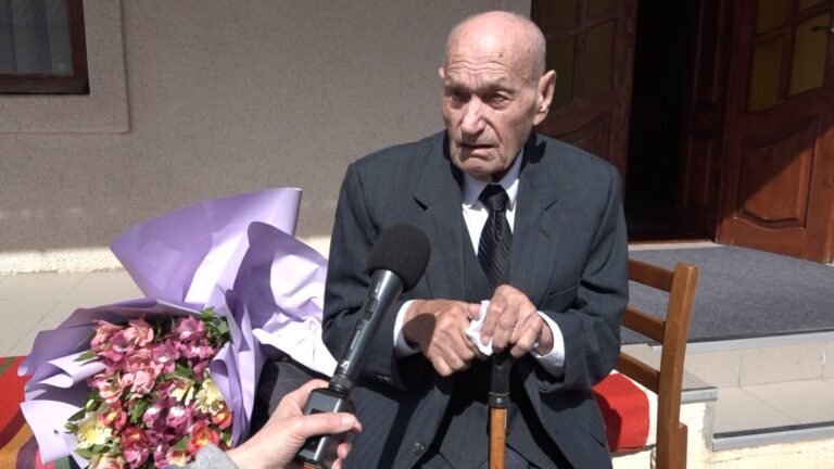 /Видео/ Житель Комрата Алексей Якимов отметил свой 95-летний юбилей  
