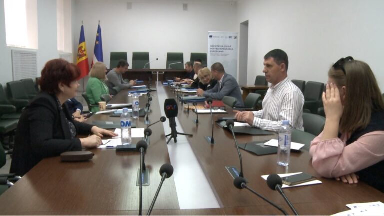 /Видео/ Эксперты рассказали сотрудникам Исполкома и НСГ о прозрачности финансирования местных дорог