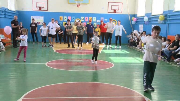 /Видео/ В комратском лицее им. Д. Карачобана прошел конкурс «Мама, папа, я – спортивная семья»