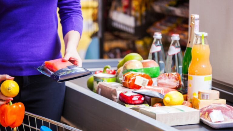 В ANSA призвали избегать покупки некачественных продуктов в преддверии праздников