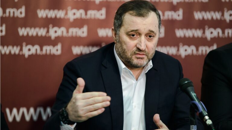 Экс-премьера Влада Филата оправдали по делу об отмывании денег