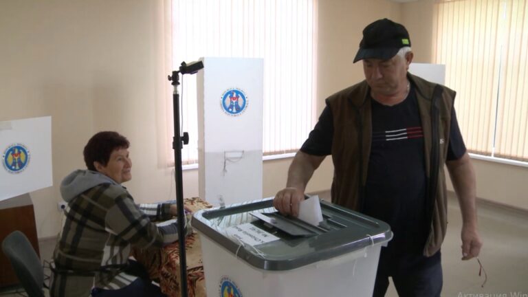 /Видео/ 19 мая в селах Русская Киселия и Котовское прошли частичные и новые выборы. За что голосовали люди?