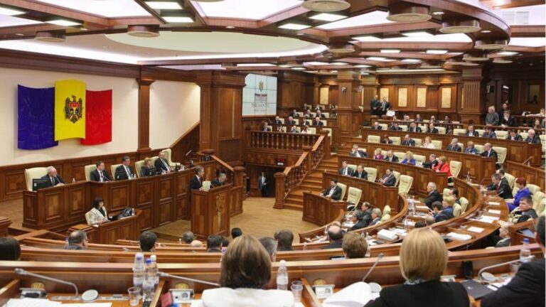 /Видео/ Депутаты отметили значимость годовщины деятельности парламента Молдовы 