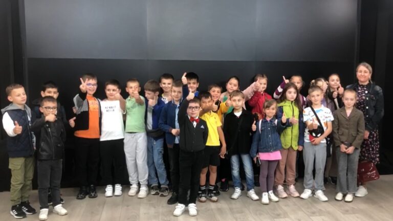 /Видео/ Как работает GRT. Школьники посетили телерадиокомпанию