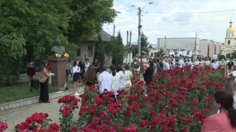 /Видео/ В Комрате к 225-летию со дня рождения Александра Пушкина возложили цветы /Видео/ В Комрате к 225-летию со дня рождения Александра Пушкина возложили цветы
