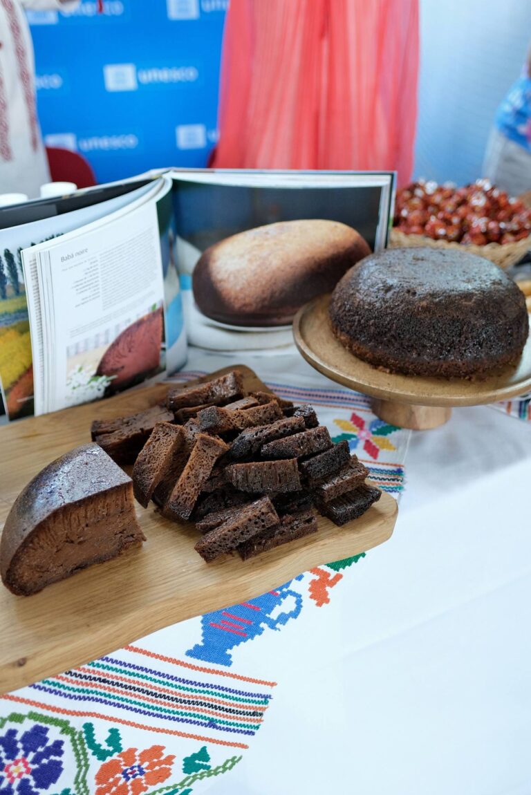 ДЕСЕРТ МОЛДАВСКОЙ КУХНИ «BABĂ NEAGRĂ» МОГУТ ВКЛЮЧИТЬ В СПИСОК НЕМАТЕРИАЛЬНОГО КУЛЬТУРНОГО НАСЛЕДИЯ ЮНЕСКО