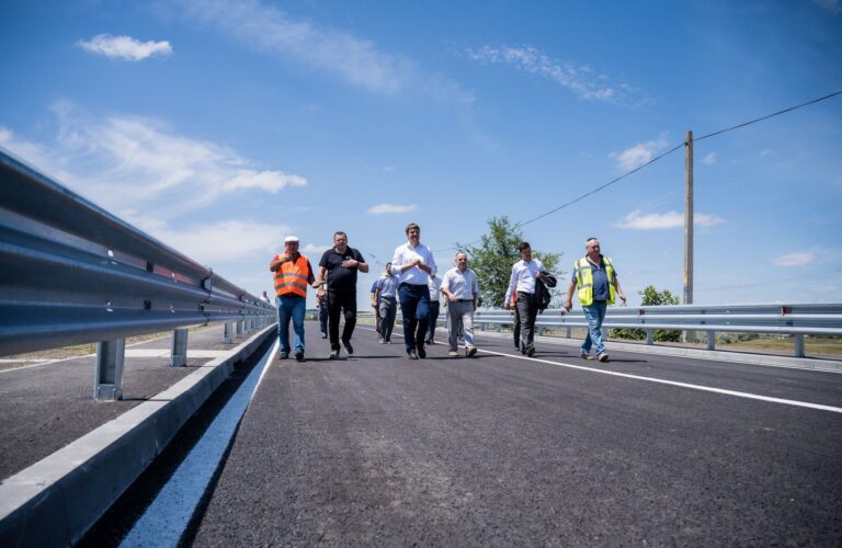 В БЕССАРАБКЕ ЗАВЕРШИЛИ РЕМОНТ МОСТА, ПО КОТОРОМУ ПРОХОДИТ ТРАССА R3 В БЕССАРАБКЕ ЗАВЕРШИЛИ РЕМОНТ МОСТА, ПО КОТОРОМУ ПРОХОДИТ ТРАССА R3