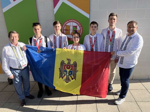 ШКОЛЬНИКИ ИЗ МОЛДОВЫ ЗАВОЕВАЛА  СЕРЕБРЯНУЮ И ДВЕ БРОНЗОВЫЕ МЕДАЛИ НА МЕЖДУНАРОДНОЙ МАТЕМАТИЧЕСКОЙ ОЛИМПИАДЕ