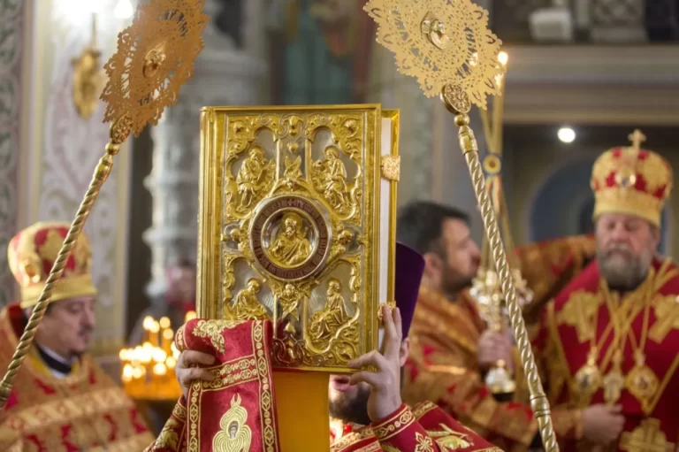ВО ВРЕМЯ ПАЛОМНИЧЕСКОГО ВИЗИТА В РОССИЮ МОЛДАВСКИЕ СВЯЩЕННИКИ ПОСЕТИЛИ ПОКРОВСКИЙ МОНАСТЫРЬ И ХРАМ ХРИСТА СПАСИТЕЛЯ В МОСКВЕ