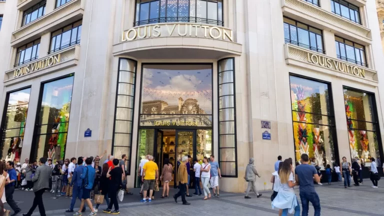 МАГАЗИН LOUIS VUITTON В ПАРИЖЕ ОГРАБЛЕН НА 900 ТЫСЯЧ ЕВРО МАГАЗИН LOUIS VUITTON В ПАРИЖЕ ОГРАБЛЕН НА 900 ТЫСЯЧ ЕВРО