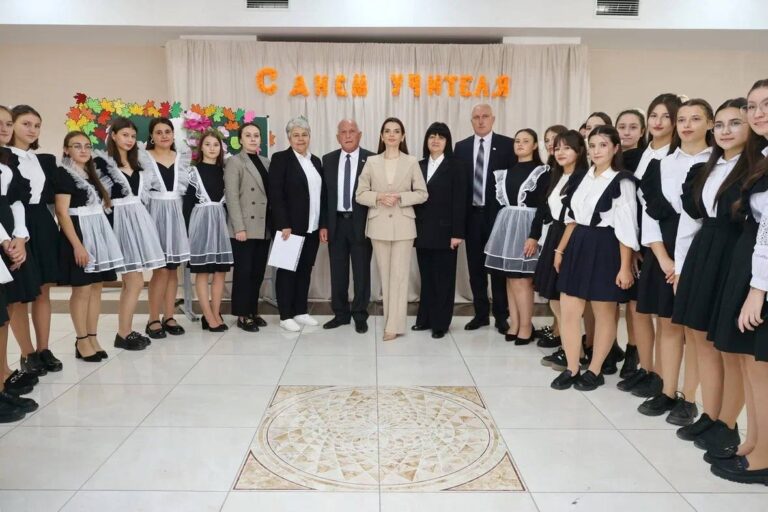 БАШКАН ГАГАУЗИИ ЕВГЕНИЯ ГУЦУЛ ПОЗДРАВИЛА ПЕДАГОГОВ С МЕЖДУНАРОДНЫМ ДНЕМ УЧИТЕЛЯ