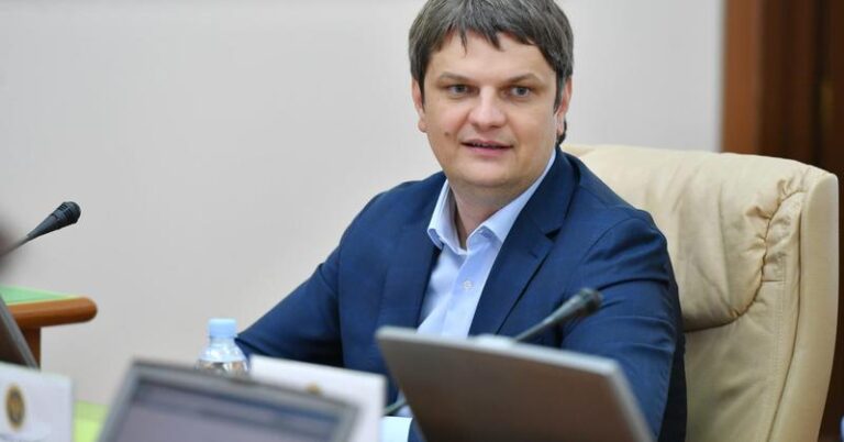 АНДРЕЙ СПЫНУ ОБЪЯВИЛ ОБ УХОДЕ ИЗ ПРАВИТЕЛЬСТВА И ПАРТИИ «ДЕЙСТВИЕ И СОЛИДАРНОСТЬ» АНДРЕЙ СПЫНУ ОБЪЯВИЛ ОБ УХОДЕ ИЗ ПРАВИТЕЛЬСТВА И ПАРТИИ «ДЕЙСТВИЕ И СОЛИДАРНОСТЬ»