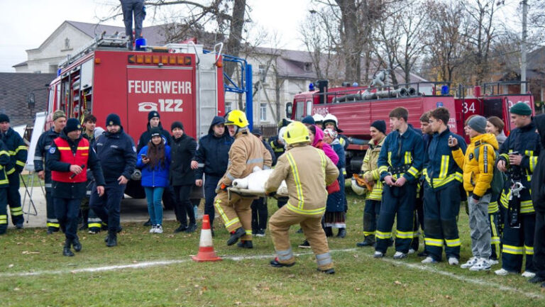 БОЛЕЕ 150 ПОЖАРНЫХ СОБРАЛИСЬ НА ФЕСТИВАЛЕ В СТРАШЕНСКОМ РАЙОНЕ