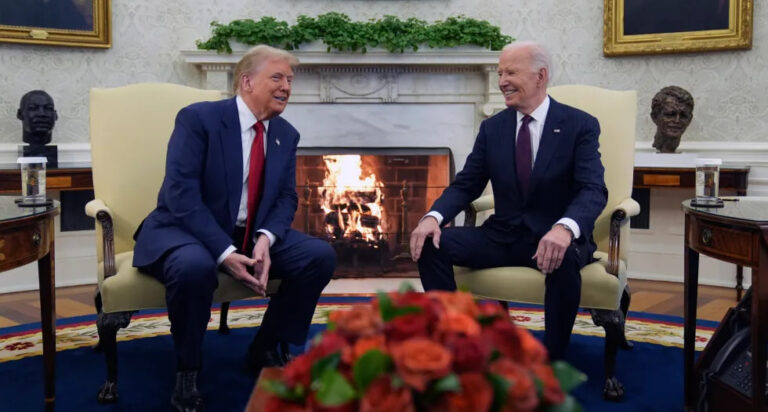 БАЙДЕН ВСТРЕТИЛСЯ С ТРАМПОМ В БЕЛОМ ДОМЕ