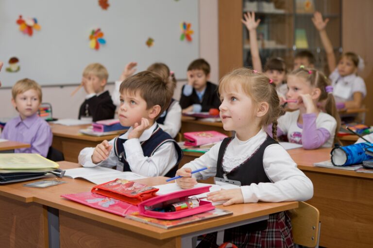 ПОСЛЕ КАНИКУЛ УЧАЩИЕСЯ ВОЗВРАЩАЮТСЯ К УЧЕБЕ, 9 НОЯБРЯ БУДЕТ РАБОЧИМ ДНЕМ