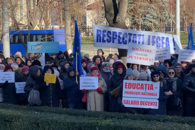 ПРОФСОЮЗЫ РАБОТНИКОВ ОБРАЗОВАНИЯ ПРОВЕЛИ ПРОТЕСТ У ПАРЛАМЕНТА: «ТРЕБУЕМ ДОСТОЙНЫХ ЗАРПЛАТ»