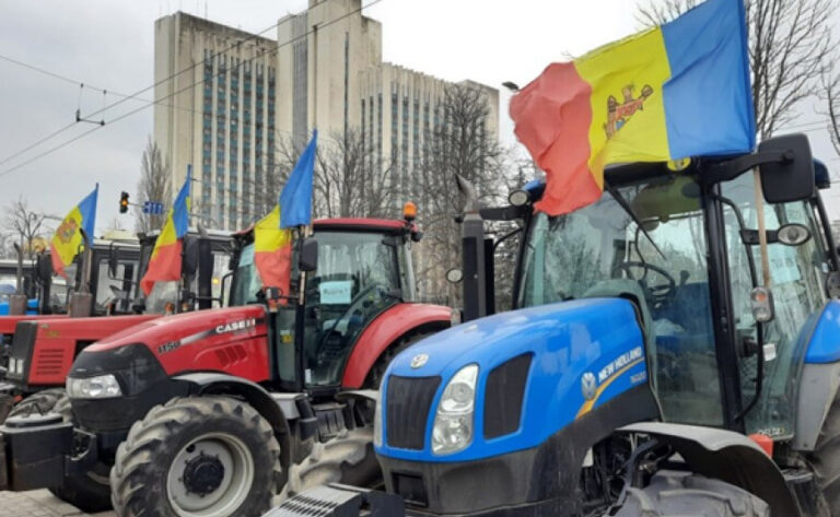 АГРАРИИ ВОЗОБНОВЛЯЮТ ПРОТЕСТЫ: ТРЕБУЮТ ПРИНЯТИЯ ЗАКОНОПРОЕКТА О ПОМОЩИ