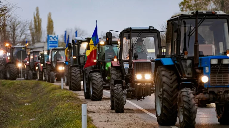 ФЕРМЕРАМ МОЛДОВЫ ЗАПРЕТИЛИ ЕЗДИТЬ НА ТРАКТОРАХ: ВЛАСТИ ВВОДЯТ НОВЫЕ ОГРАНИЧЕНИЯ