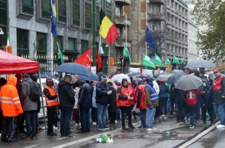 В БЕЛЬГИИ НАЧАЛАСЬ МАССОВАЯ ЗАБАСТОВКА ПРОТИВ СОКРАЩЕНИЯ ПЕНСИЙ И СОЦИАЛЬНЫХ ВЫПЛАТ В БЕЛЬГИИ НАЧАЛАСЬ МАССОВАЯ ЗАБАСТОВКА ПРОТИВ СОКРАЩЕНИЯ ПЕНСИЙ И СОЦИАЛЬНЫХ ВЫПЛАТ