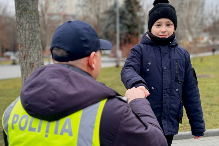 ПОЛИЦИЯ ВМЕШАЕТСЯ, ЕСЛИ ОДИН ИЗ РОДИТЕЛЕЙ ПРЕПЯТСТВУЕТ ВОЗВРАЩЕНИЮ РЕБЕНКА К ДРУГОМУ