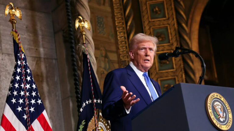 ТРАМП: УКРАИНА НЕ ДОЛЖНА БЫЛА НАЧИНАТЬ ВОЙНУ С РОССИЕЙ
